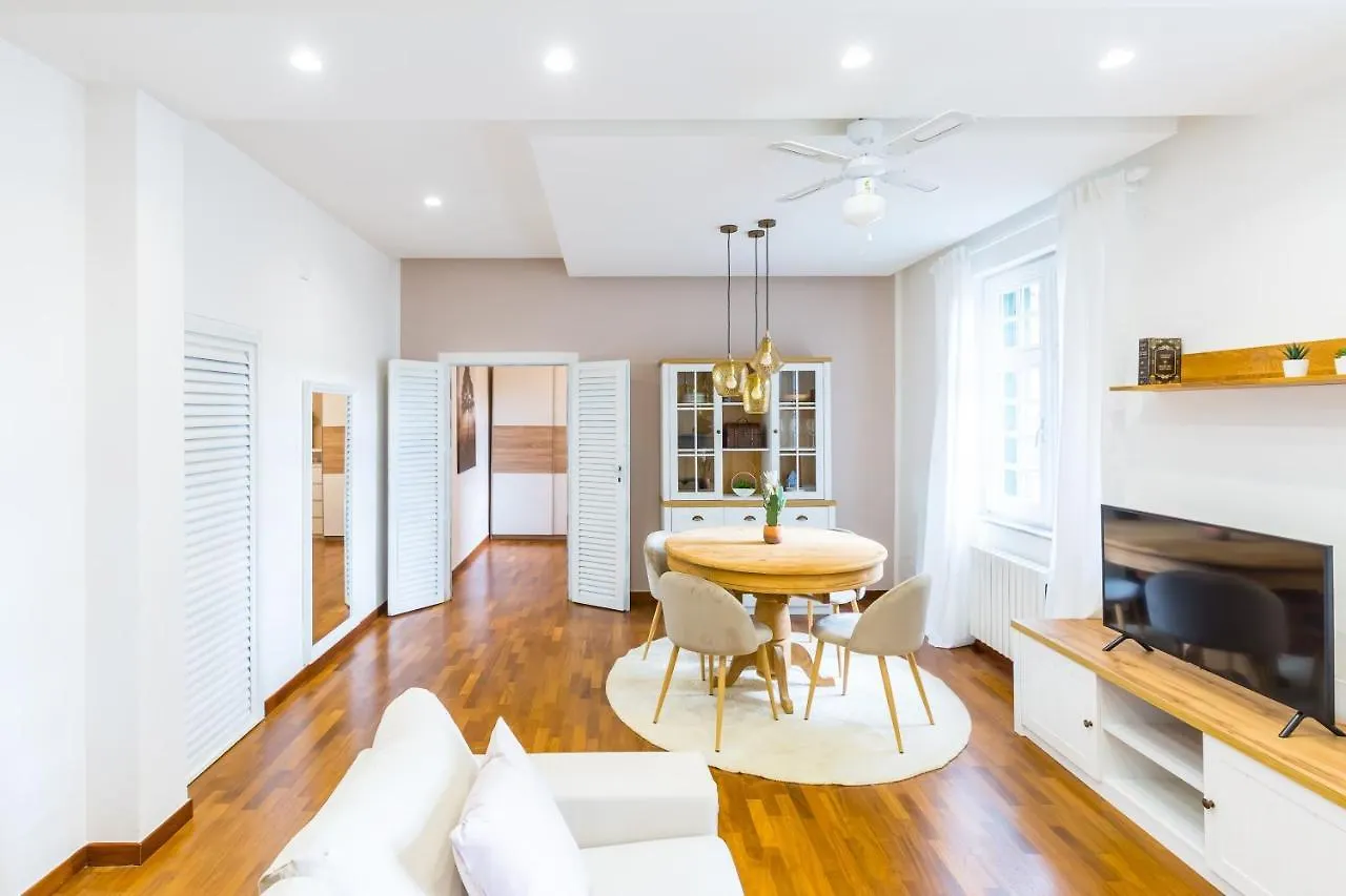 Brancaccio Renewed Apartment By Napoliapartments  Naples